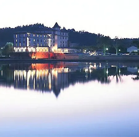 莫萨克红磨坊酒店 3*