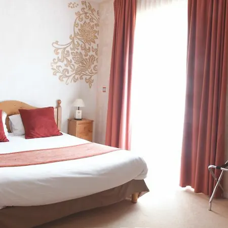 莫萨克红磨坊酒店 酒店 3*